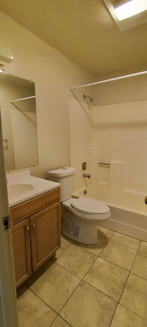 Building Photo - 180 W 895 S