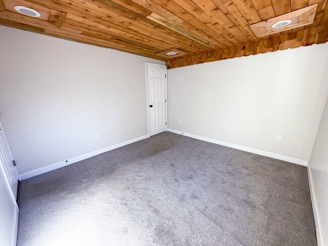 Building Photo - Charming Cape Cod in Columbus | 3BR, Updat...