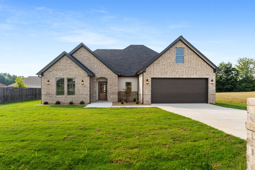 Primary Photo - 201 Plantation Dr