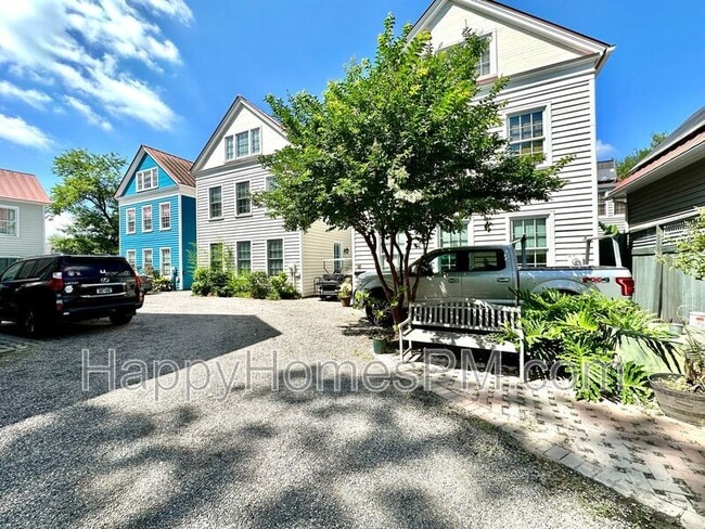 Primary Photo - 9 Bogard St