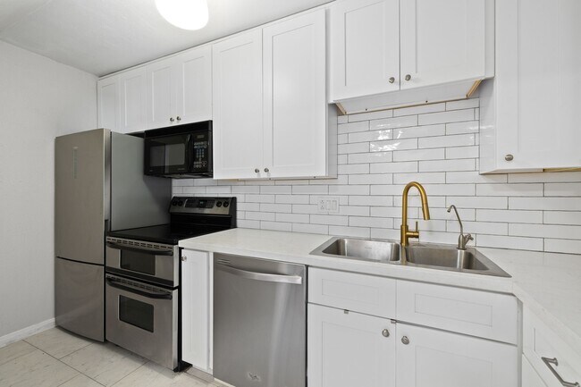 Building Photo - 4018 Blue Bonnet Blvd