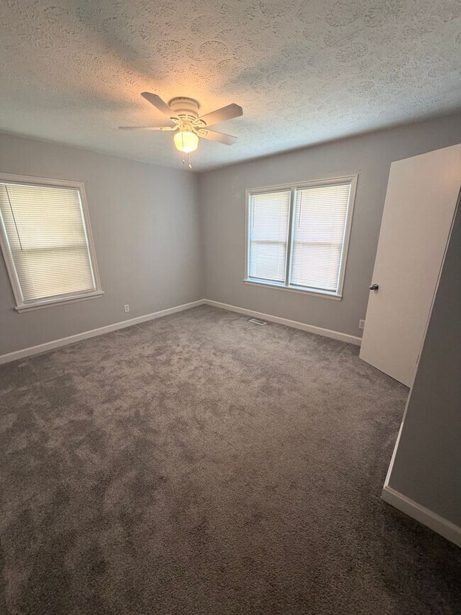 Building Photo - Gorgeous 2 bedroom/1 bath house!