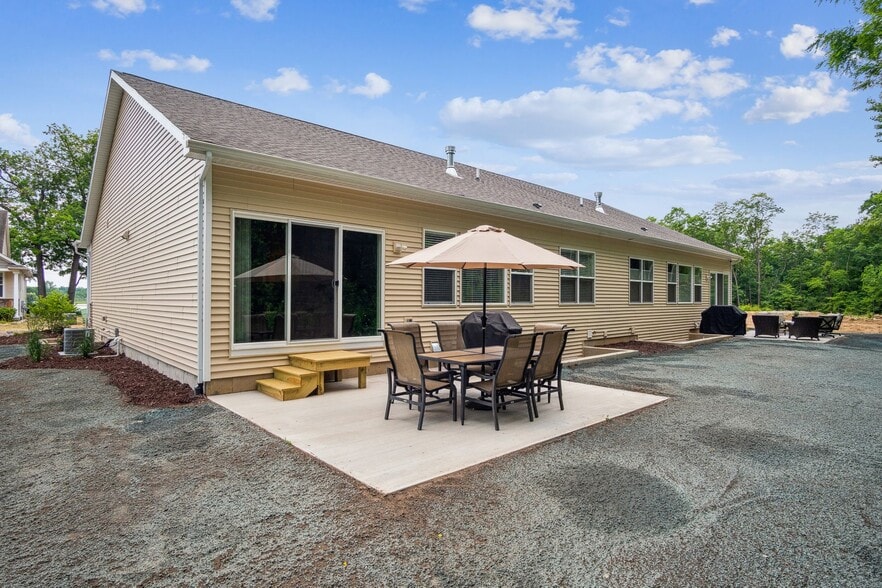 Building Photo - 6195 Hilltop Ct