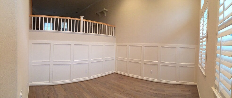 Building Photo - 2110 Northshore Dr