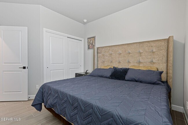 Building Photo - 824 Paseo Solar Dr