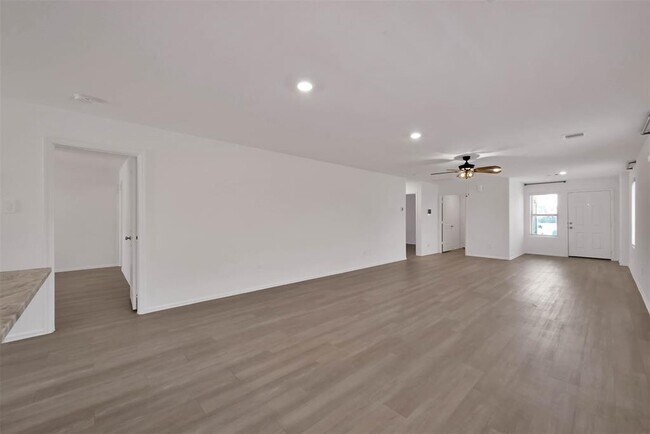Building Photo - 3795 Solanum Dr