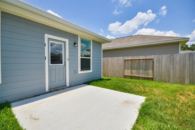 Building Photo - 24810 Winema Wds Ln