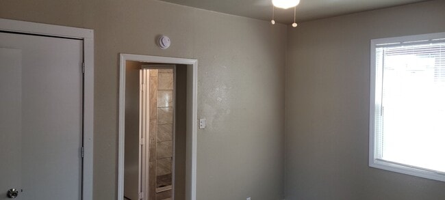 Building Photo - Beautiful home. Apply today!