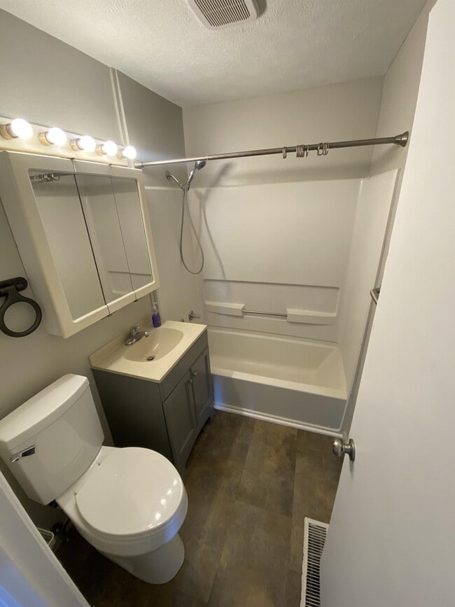 Building Photo - 877 Windsor Dr