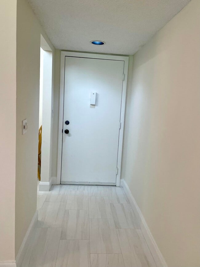 Building Photo - 5130 Las Verdes Cir
