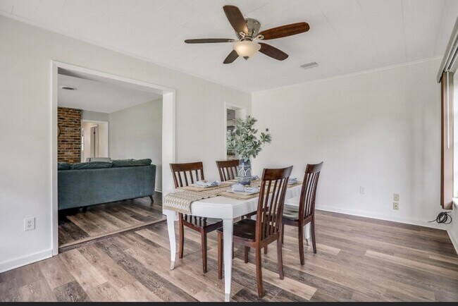 Building Photo - 108 Dellwood Ave