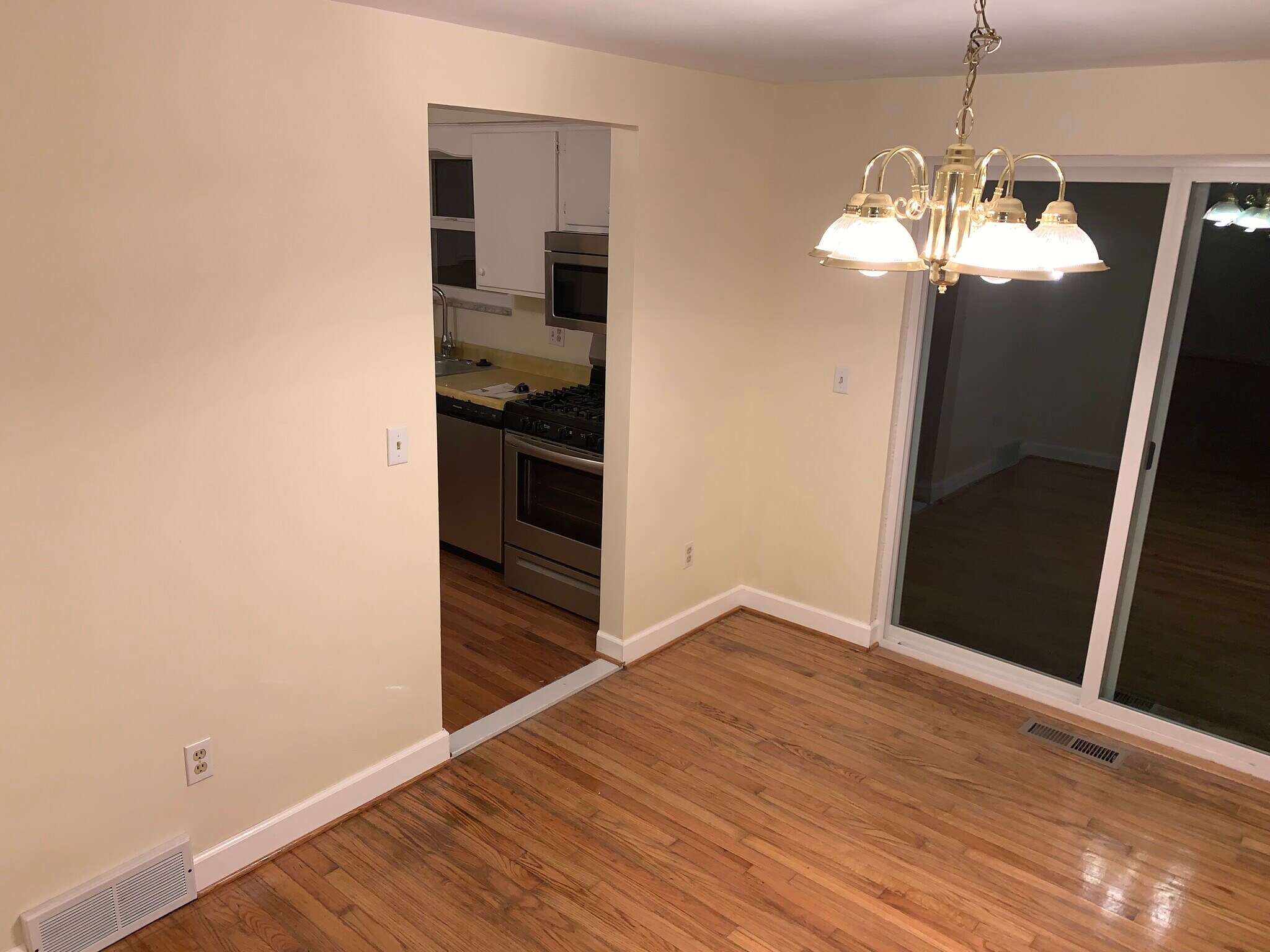 Building Photo - 4268 Sample Ct