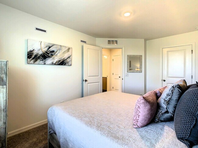 Building Photo - 820 Longboat Dr