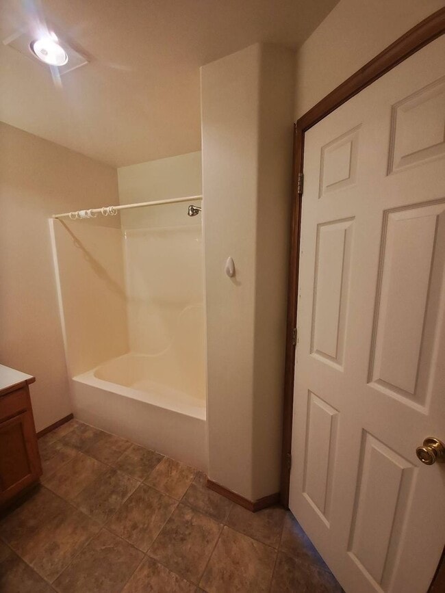Building Photo - 1306 S Skyline Dr