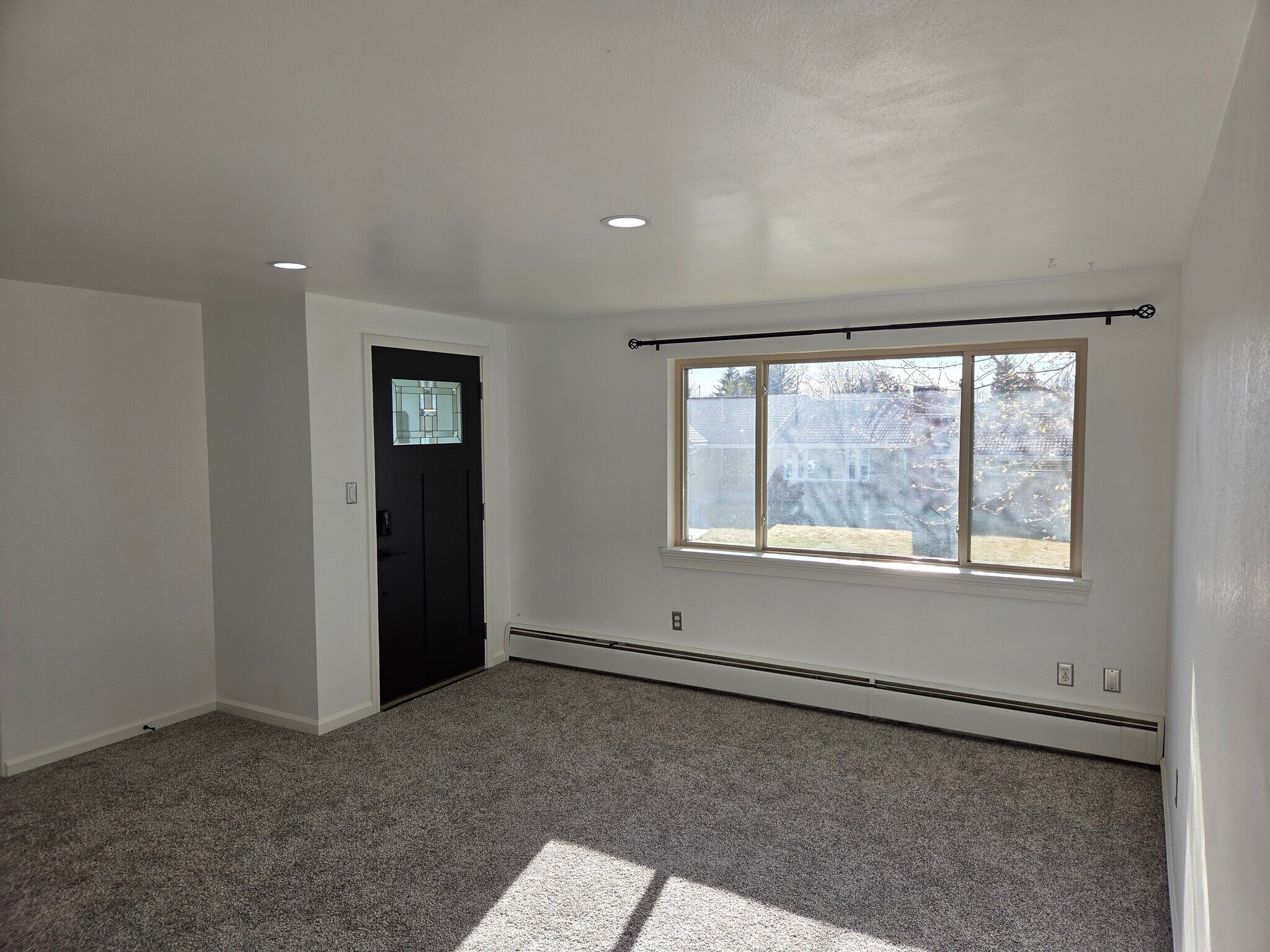 Building Photo - 1547 Hot Springs Ave