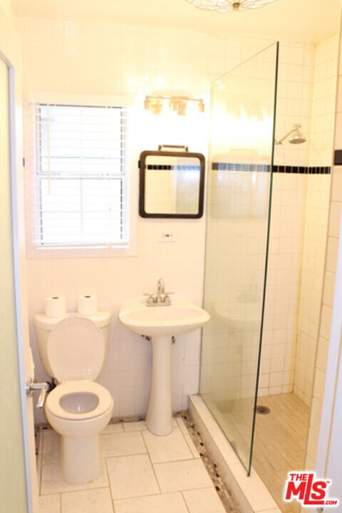 Building Photo - 900 N Gardner St