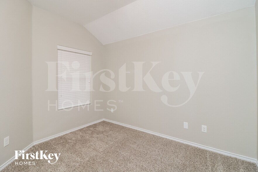 Building Photo - 10213 S Race St