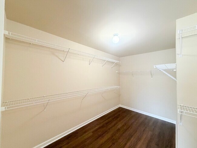 Building Photo - 5230 Brierstone Dr