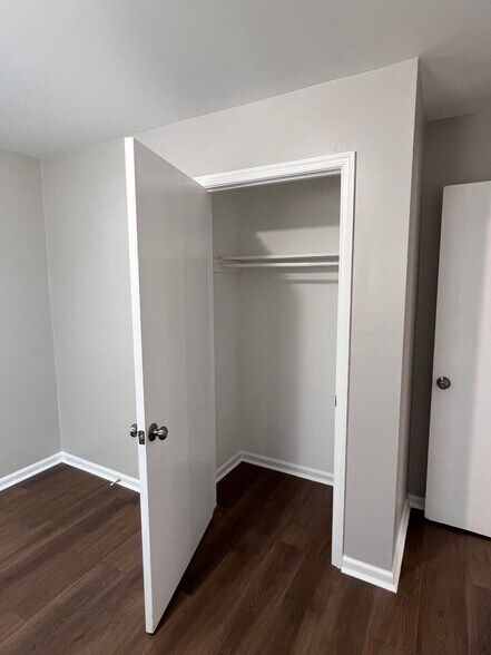 Building Photo - 20507 Hickory Ct