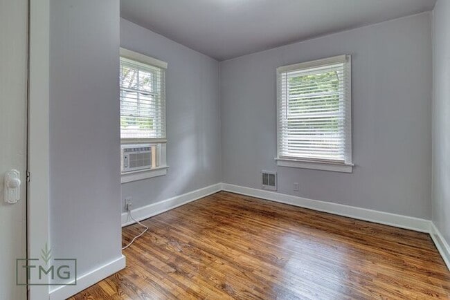 Building Photo - NEWLY REMODELED! Bungalow in the heart of KW!