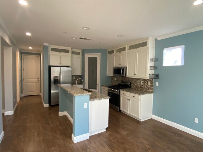 Building Photo - 709 Embassy Cir