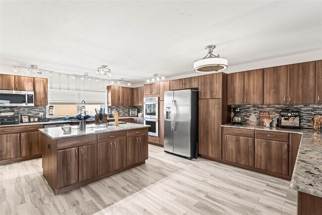 Building Photo - 1109 Pinellas Bayway S