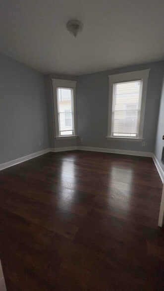 Building Photo - 879 Elm St