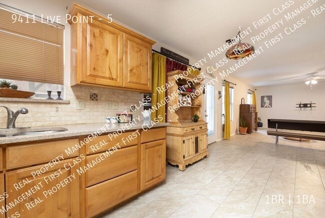 Building Photo - 9411 Live Point