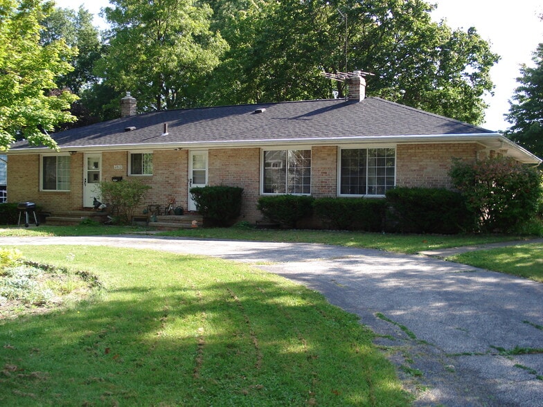 Front - 2863 Cedar Hill Rd