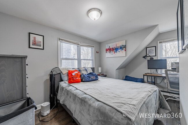 Building Photo - 1733 N Artesian-3