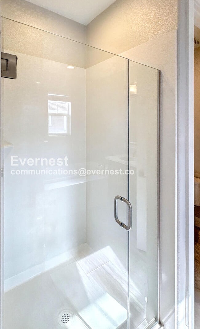 Building Photo - 404 Longden Ave