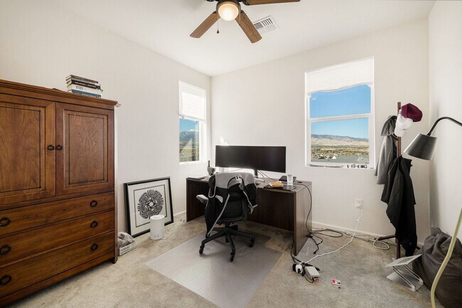 Building Photo - Beautiful 4BR/4BA home in the gated Copper View community. Features spacious living areas, mounta...