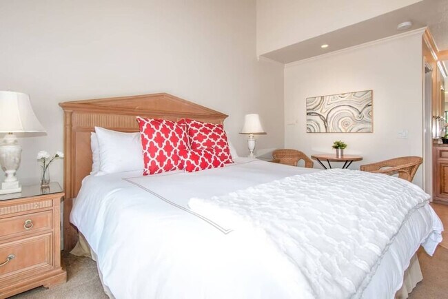 Building Photo - 648 Cottage Dr