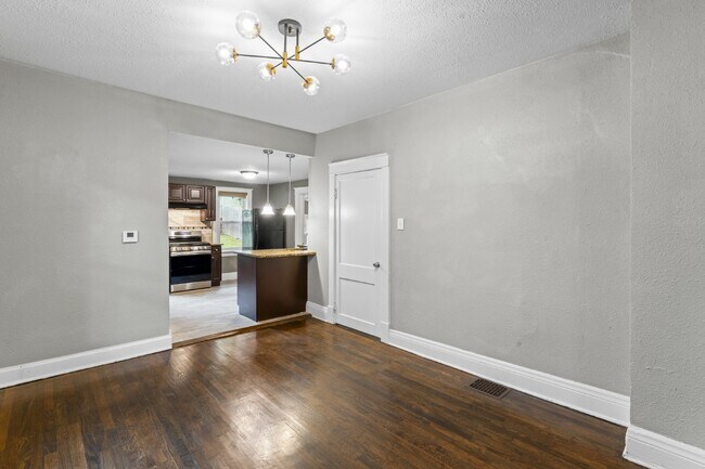 Building Photo - Coming Soon!! Charming 2-Bedroom Home!