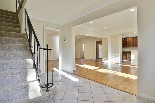 Building Photo - "Coming Soon" Stunning 4 bed, 4.5 baths, N...
