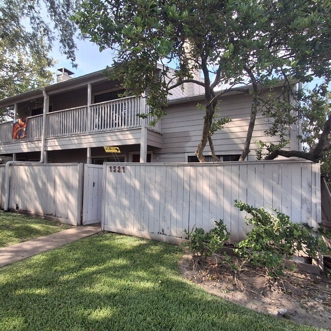 Building Photo - 3523 Tanglewilde St