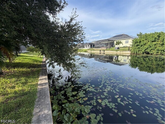 Building Photo - 905 SW 8th Ct