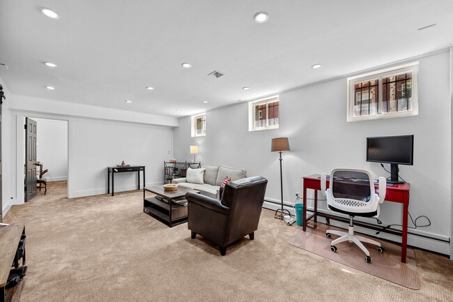 Building Photo - Gorgeous Washington Park Bungalow!