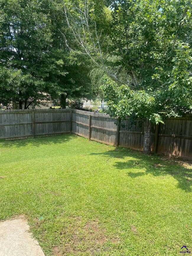Building Photo - 105 Sutton Dr
