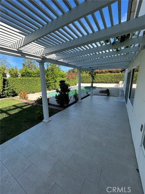 Building Photo - 1734 N Yurok St