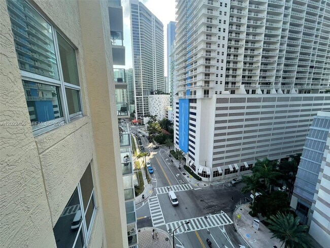 Building Photo - 1155 Brickell Bay Dr