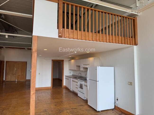 Building Photo - Eastworks: Light-filled studio with views ...
