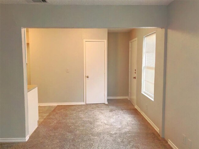 Building Photo - 1725 Axe Dr