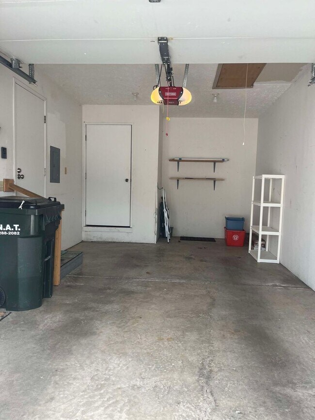 Building Photo - Updated and bright two bedroom condo