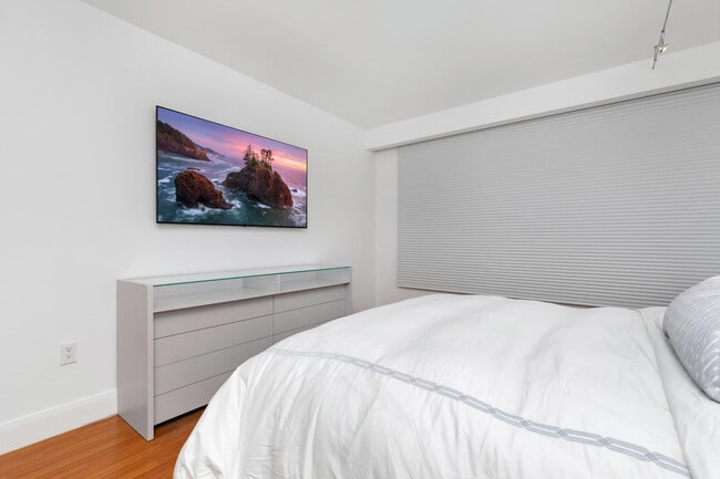 Building Photo - 20201 E Country Club Dr