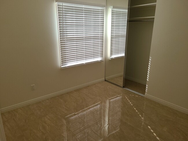 Building Photo - 851 Taft Ave