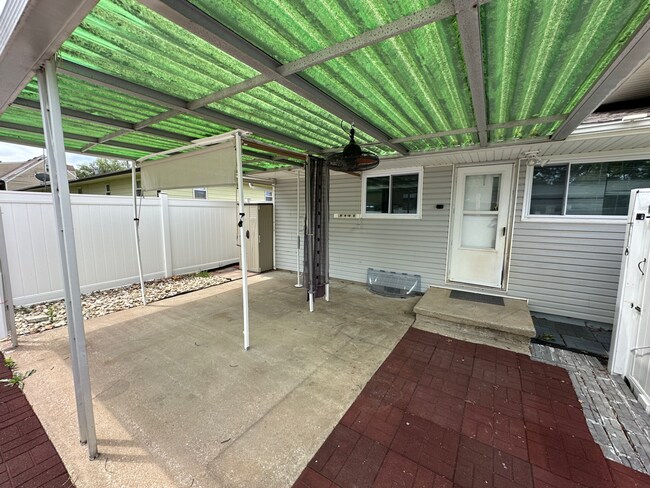 Building Photo - For Lease: Split-Level Ranch Home (4-Beds/2-Baths)