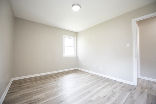 Building Photo - 9328 W Ridgewood Dr