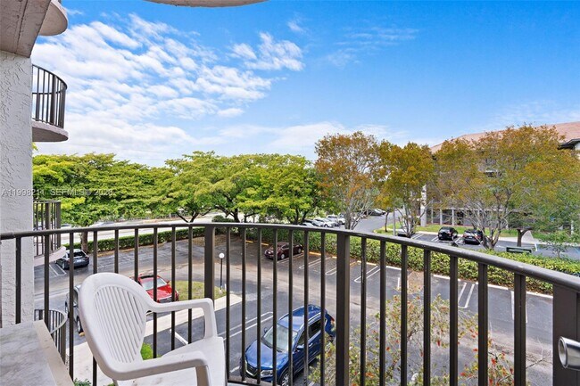 Building Photo - 2771 Riverside Dr