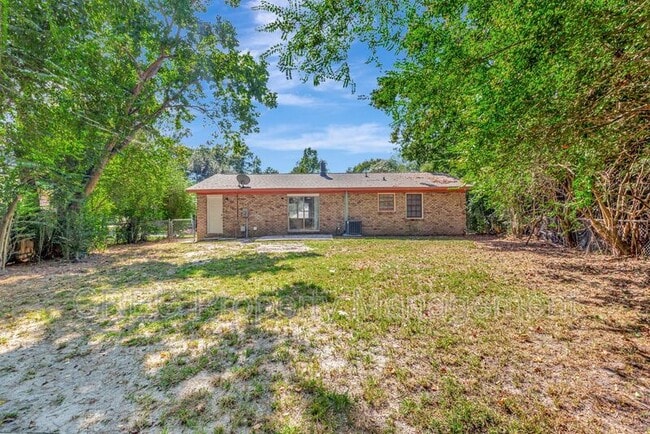 Building Photo - 1200 Margaret Dr